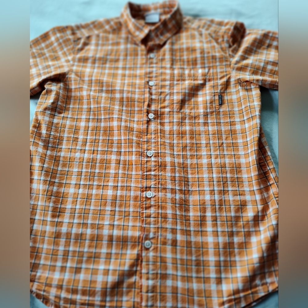 COLUMBIA MEN'S Button Up Shirt Size Medium Short Sleeves Smoke Free Home